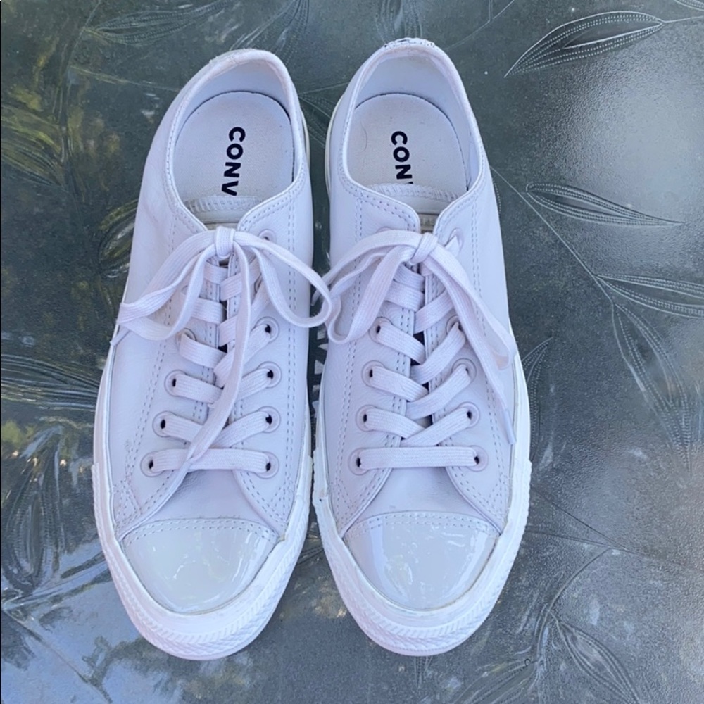 Converse low top sneaker